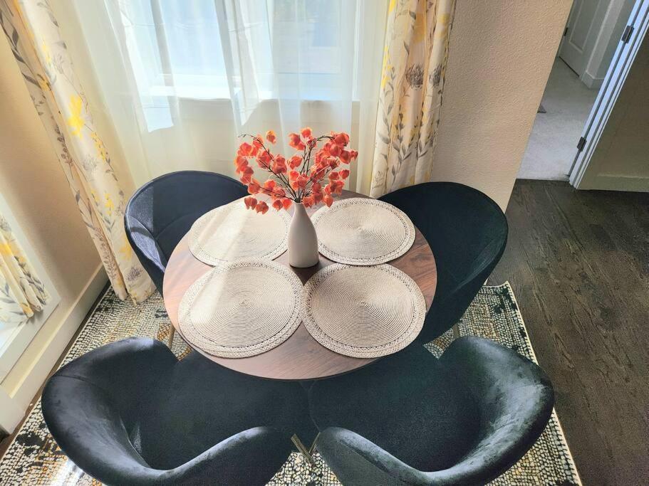 Cozy Contemporary 2br With Sofa Bed In The Office Apartamento *